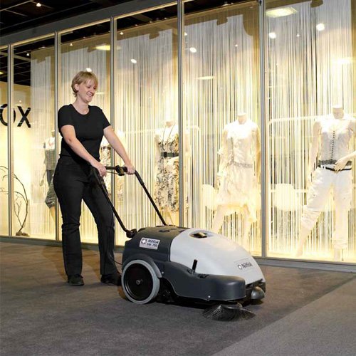 SPAZZATRICE NILFISK SW750